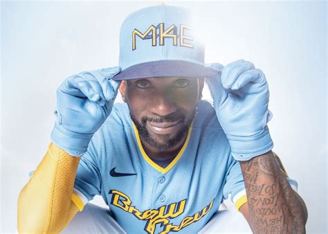 Milwaukee Brewers unveil Nike City Connect Uniforms