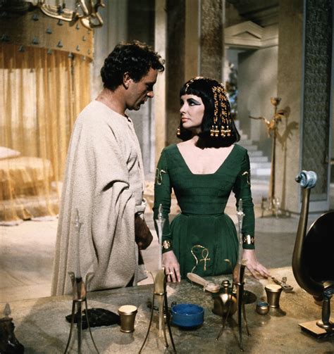 1963 – Mankiewicz, Cleopatra | Fashion History Timeline