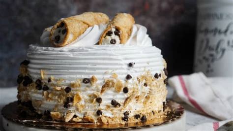 Dreamy Recipe for 'Cannoli Cake' Is a Holiday Dream Come True ...