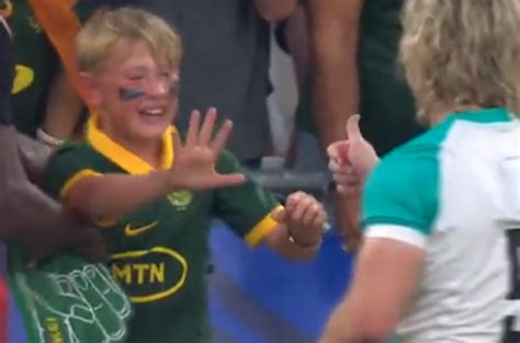 VIDEO: Faf de Klerk leaves fan in tears during special moment