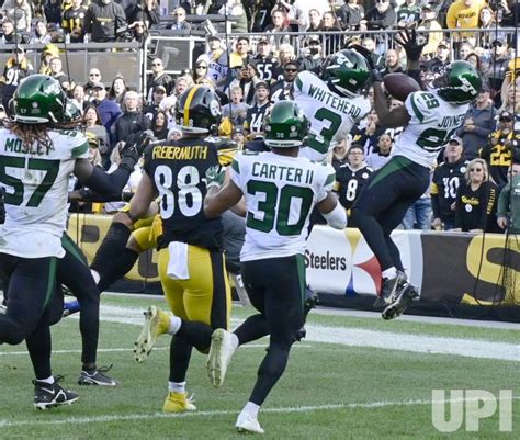 Photo: Jets Lamarcus Joyner Intercepts Hail Mary Pass in Pittsburgh ...