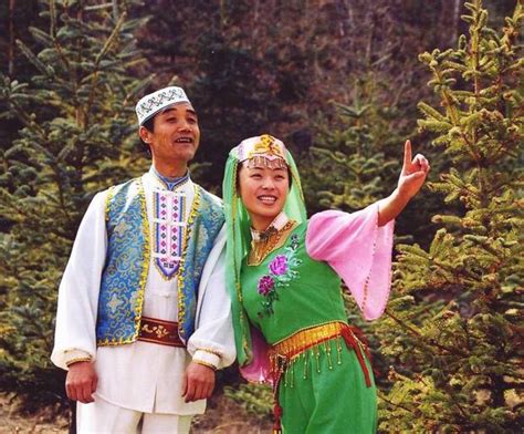 Travel Photos of Hui Minority Couple in Native Costume, Hui Minority ...