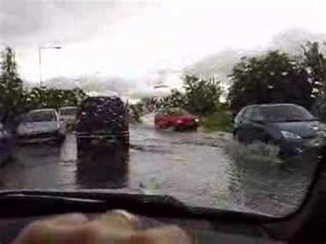 Turnpike floods Thatcham - YouTube