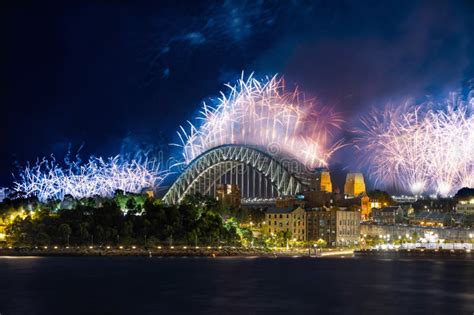 Sydney Harbour Bridge New Years Eve Fireworks, Colourful Fire Works ...