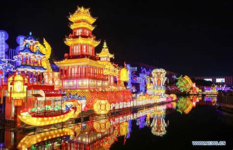 Haining feiert den Nationalfeiertag und das Mondfest mit Laternen