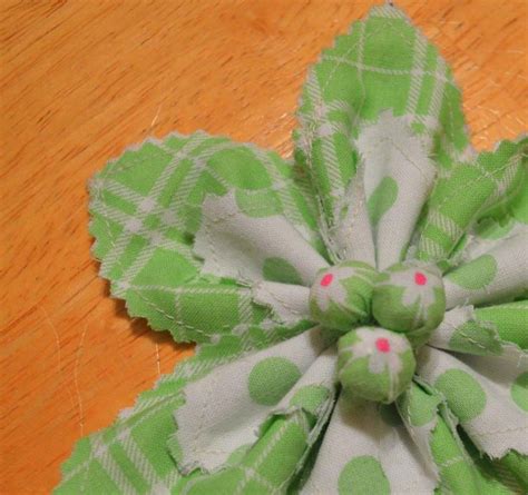 Easy Fabric Flower - Free Pattern | Craft Ideas | Pinterest