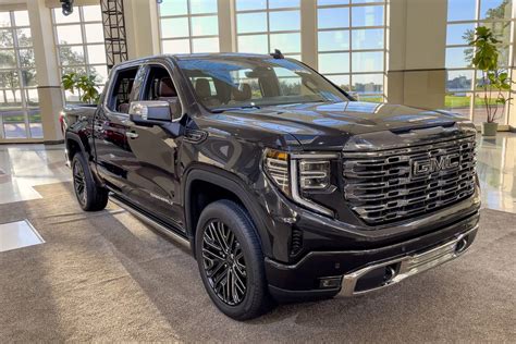 2022 GMC Sierra 1500 Updated With Even More Luxurious Trims | Cars.com