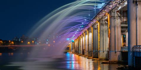 The Moonlight Rainbow Fountain by the Banpo Bridge | This Is Korea Tours