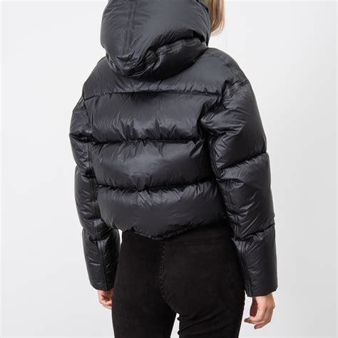 BLACK SHORT HOODED DOWN JACKET|wolfensson