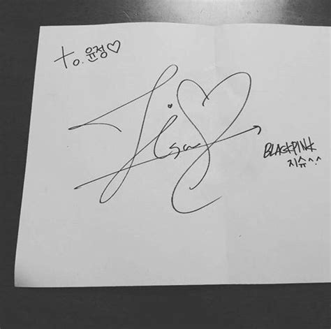 One Lucky Fan Got Jisoo Signature | BLINK (블링크) Amino