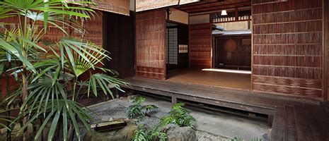 The Tiny Inner Gardens of Kyo-machiya | May 2021 | Highlighting Japan