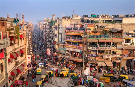 city-life-main-bazar-paharganj-new-delhi-india-picture-id962826702 ...