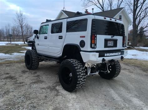 Lifted Hummer H2 - 5GRGN23U73H101602