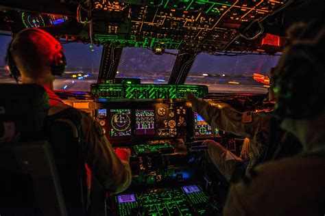 C-5 Galaxy Cockpit At Night : r/aviation