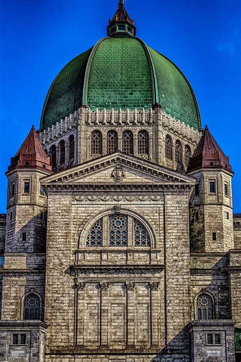 Exterior view of St Joseph's Oratory | Canada travel, Hdr photography ...