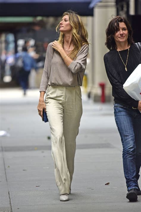 gisele bündchen street style - Pesquisa Google | Gisele bündchen, Looks ...