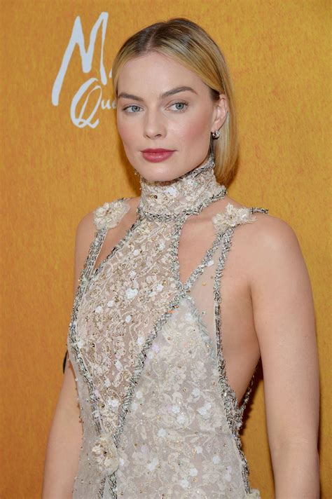 Margot Robbie - "Mary Queen of Scots" Premiere in NY • CelebMafia