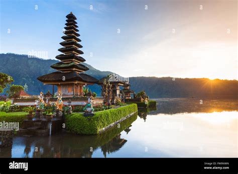 Pura Ulun Danu Bratan at sunrise, famous temple on the lake, Bedugul ...