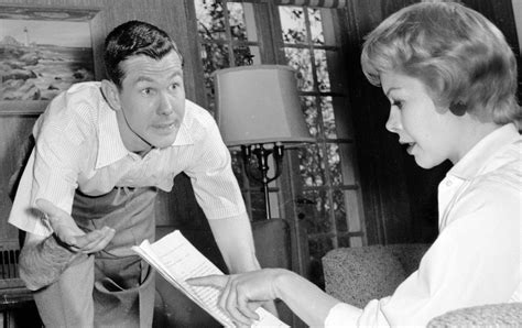 10 Charming Photos of Johnny Carson at Home with His Wife and Sons in ...