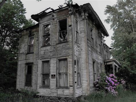 America's 12 Scariest Real-Life Haunted Houses | Business Insider