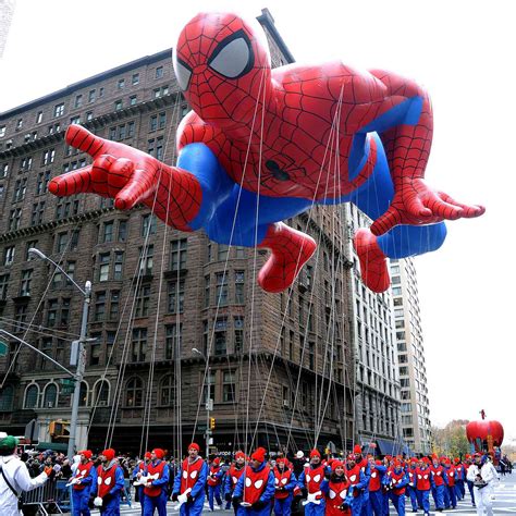 10 Fun Facts About Macy's Thanksgiving Day Balloons | PEOPLE.com