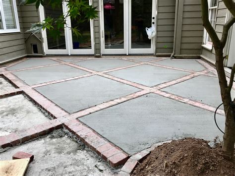 Brick and concrete diamond design patio | Concrete patio designs ...