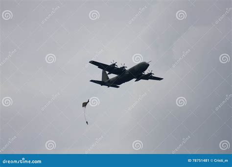 Paratroopers Drop during the 72th Commemoration of Operation Market ...