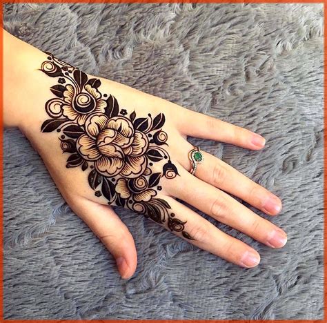 Get Dubai Floral Mehndi Design Images