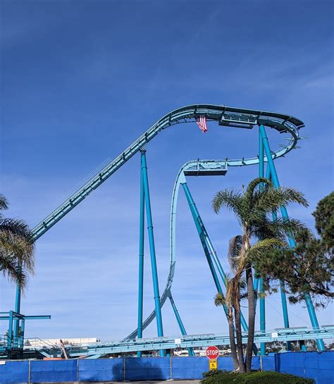 SeaWorld San Diego 2020 - Emperor: B&M Dive Coaster : Theme Park News ...