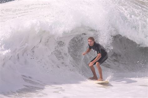 Newport Beach Surf Photo by AJ Hu | 10:41 am 10 Sep 2015