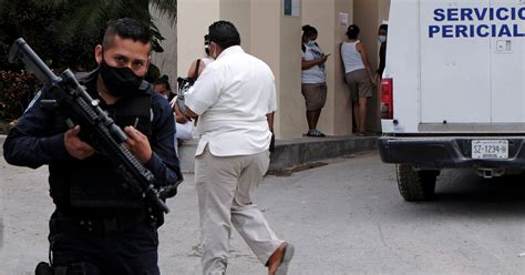 2 dead after dramatic shootout near upscale Mexican resorts