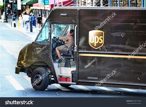 86,923 Ups driver Images, Stock Photos & Vectors | Shutterstock