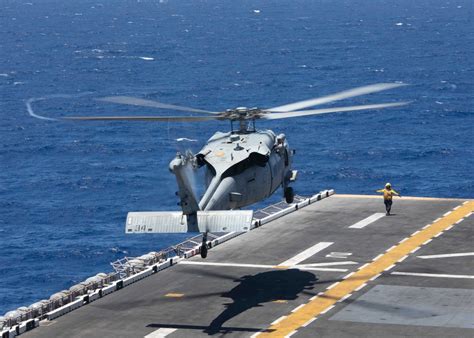 DVIDS - Images - USS Bataan (LHD 5) Flight Ops [Image 5 of 20]