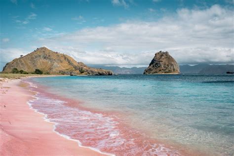 Pink Beach in Labuan Bajo - The Best Pink Beach in Indonesia | Pink ...