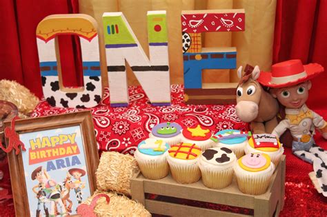 Toy Story Birthday Party Ideas + FREE Printables (Aria's First Bithday)