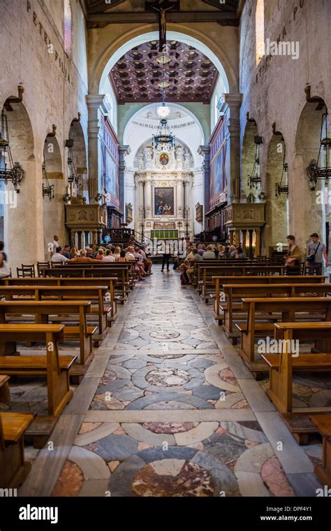 Syracuse Cathedral (Duomo di Siracusa) interior, Ortigia (Ortygia ...