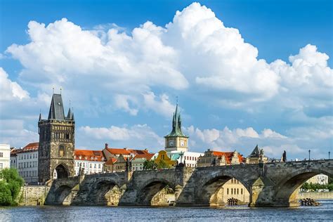 Charles Bridge - Masterpiece of Medieval Architecture in Prague ...