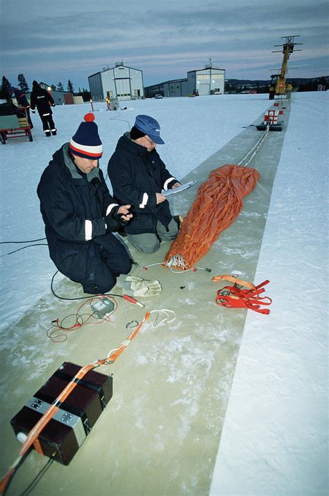 Weather Balloon Launch Photograph by David Hay Jones/science Photo ...