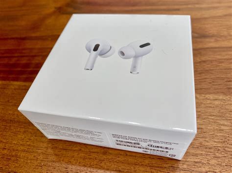 Airpods Pro 2020 Box - AirPods Pro vs AirPods (2019): Which wireless ...