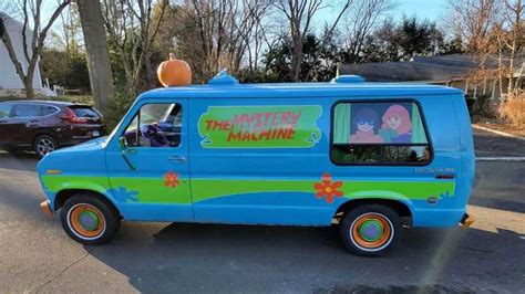 Jinkies! Scooby-Doo Mystery Machine Van Has A Groovy Interior