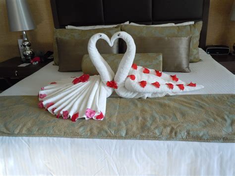 How to Make a Towel Swan | (Updated :2021) DIY Quick Tips