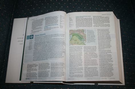 NLT Illustrated Study Bible (16) - Bible Buying Guide