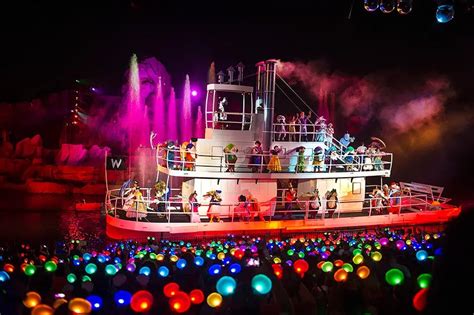 Hollywood Studios Testing Assigned Seating for Fantasmic!