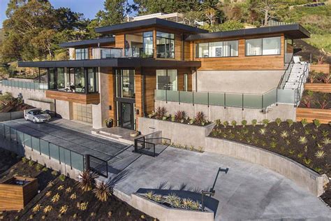 Dramatic hillside home with modern yet warm feel in Marin County ...