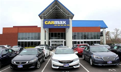 Carmax Competitors Analysis: Who Stacks Up Against this Car Dealer?