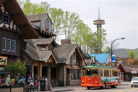 Gatlinburg Trolley | Route & More Information - The Park Vista