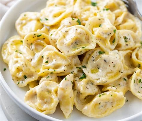 Tutustu 73+ imagen tortellini pasta sauce - abzlocal fi