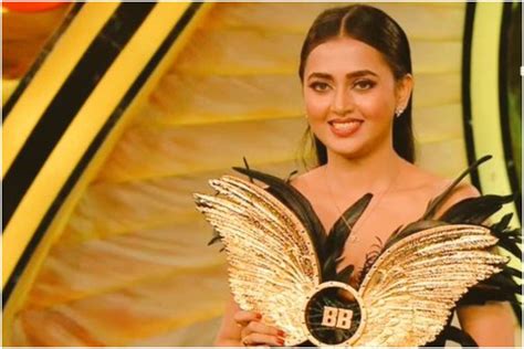 Bigg Boss 15 Winner: Tejasswi Prakash Lifts Trophy, Becomes 8th Woman ...