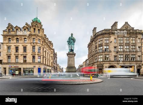 William Pitt The Younger Statue on George Street, Edinburgh Stock Photo ...