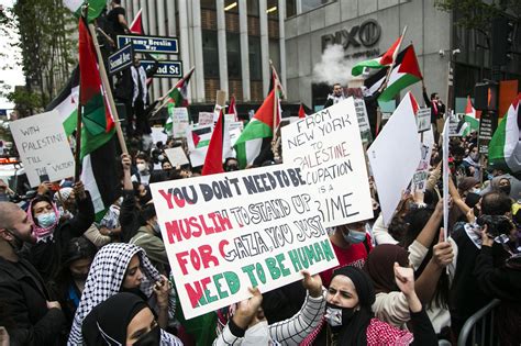 Pro-Palestine and Pro-Israel Protesters Clash as Cease-Fire Announced ...